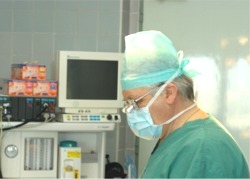 Dr. Kurt Batelka mit Lupenbrille
